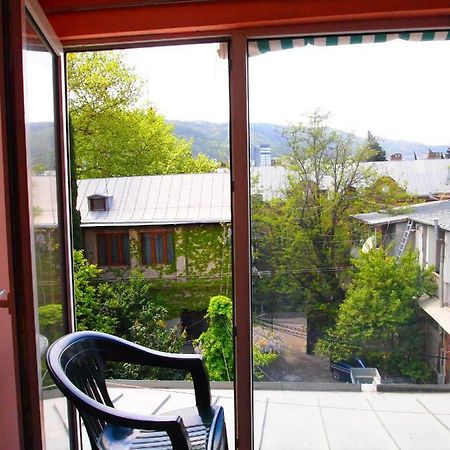 Green Stairs Guest house Tbilisi Buitenkant foto
