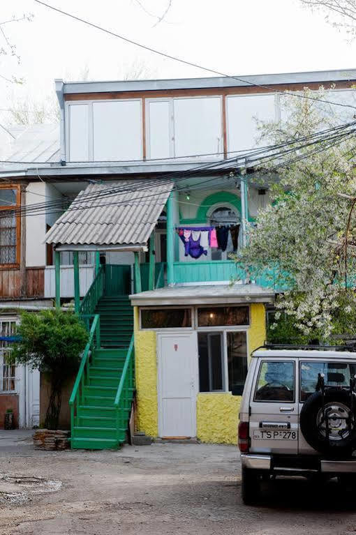 Green Stairs Guest house Tbilisi Buitenkant foto