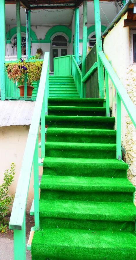 Green Stairs Guest house Tbilisi Buitenkant foto