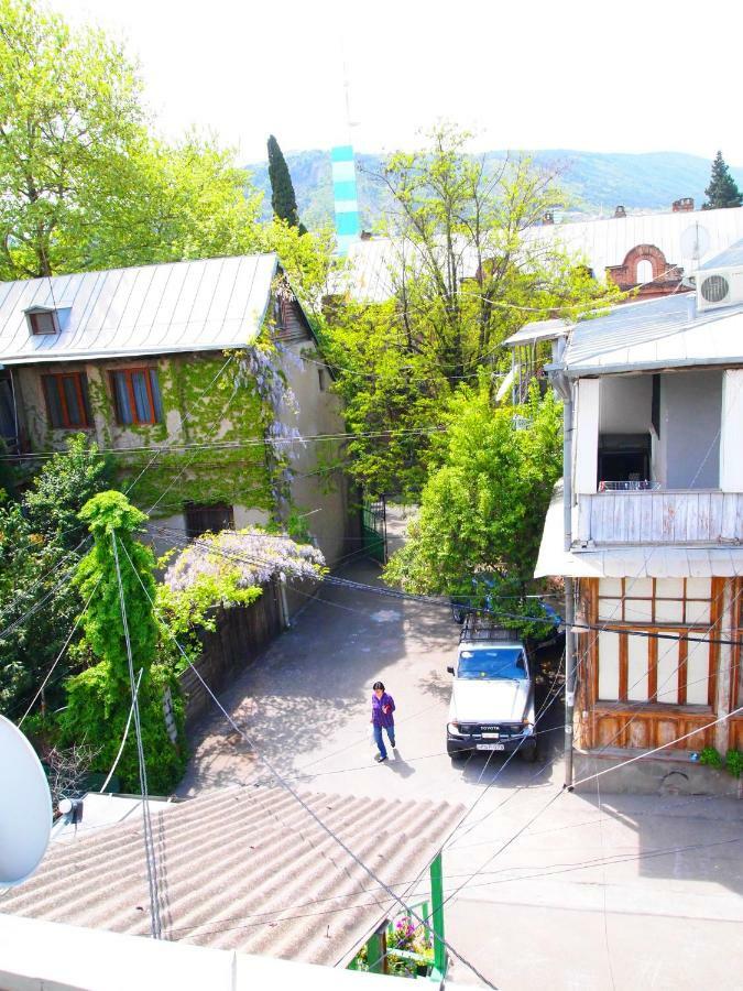 Green Stairs Guest house Tbilisi Buitenkant foto