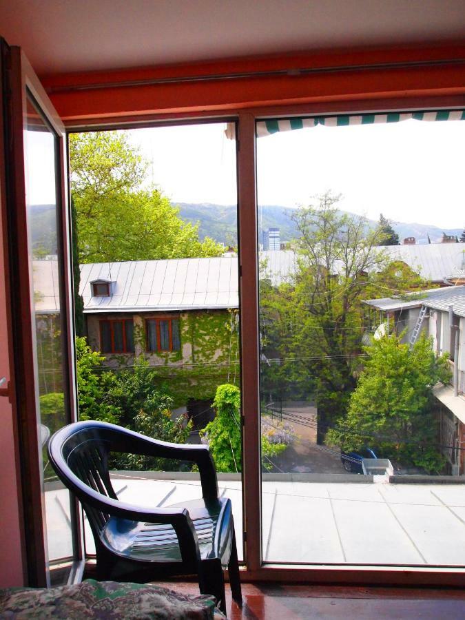 Green Stairs Guest house Tbilisi Buitenkant foto